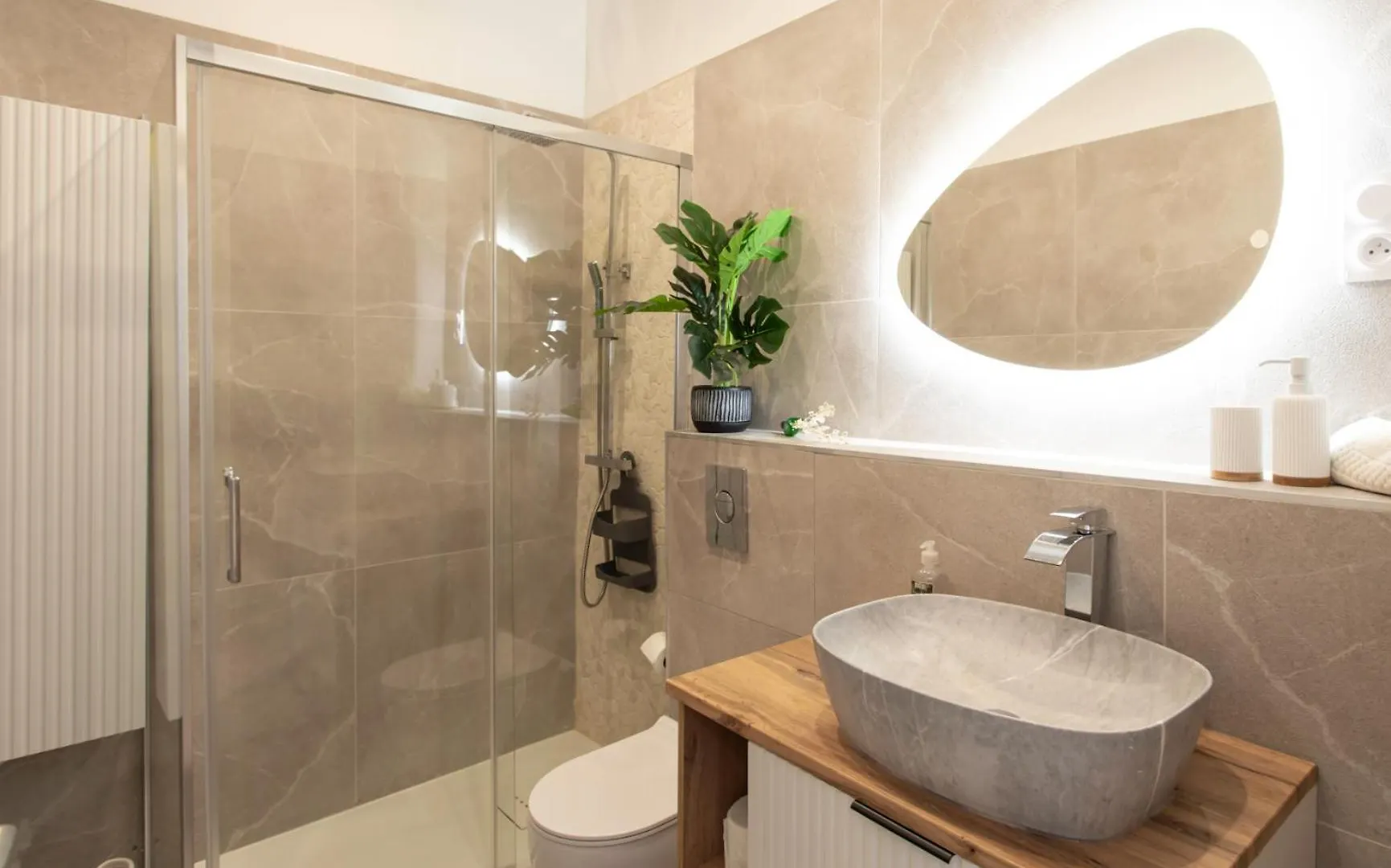 L52 2Bdr Massena Central, 2 Min From The Beach Ac Nice Appartement